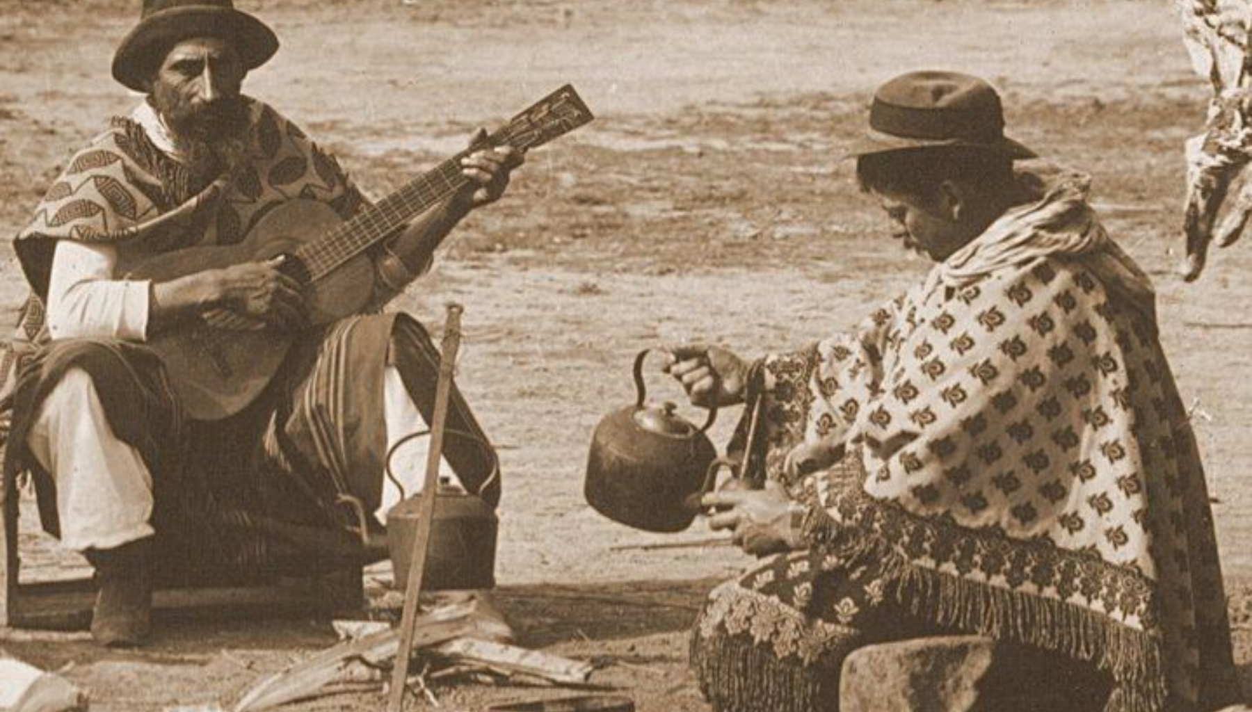 Photo historique de gauchos partageant le maté