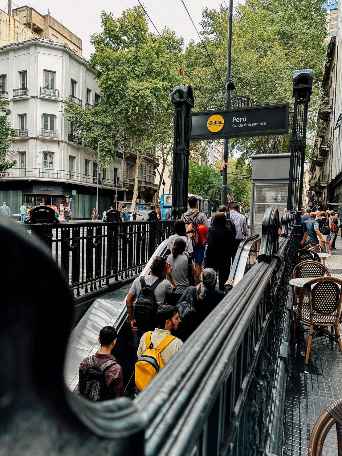 Commuters entering Peru station on the Buenos Aires Subte