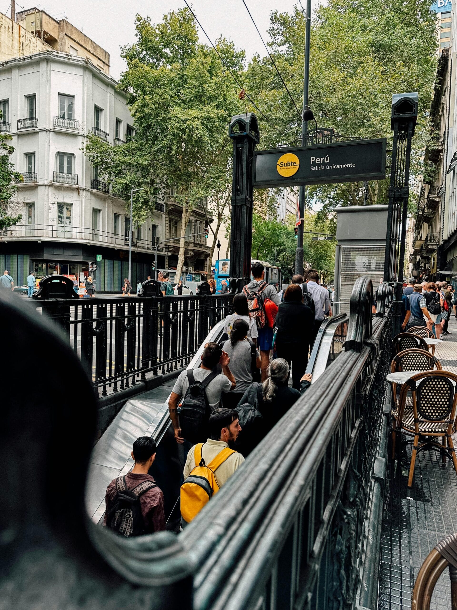 Commuters entering Peru station on the Buenos Aires Subte