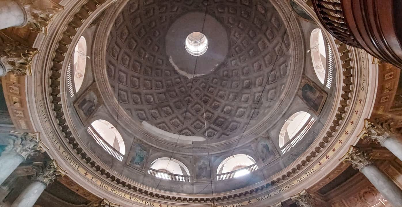 The coffered dome of La Redonda from the floor of the church, with the lantern at its centre. Photo: Aracely Quinttana, Wikimedia Commons, CC BY-SA 4.0
