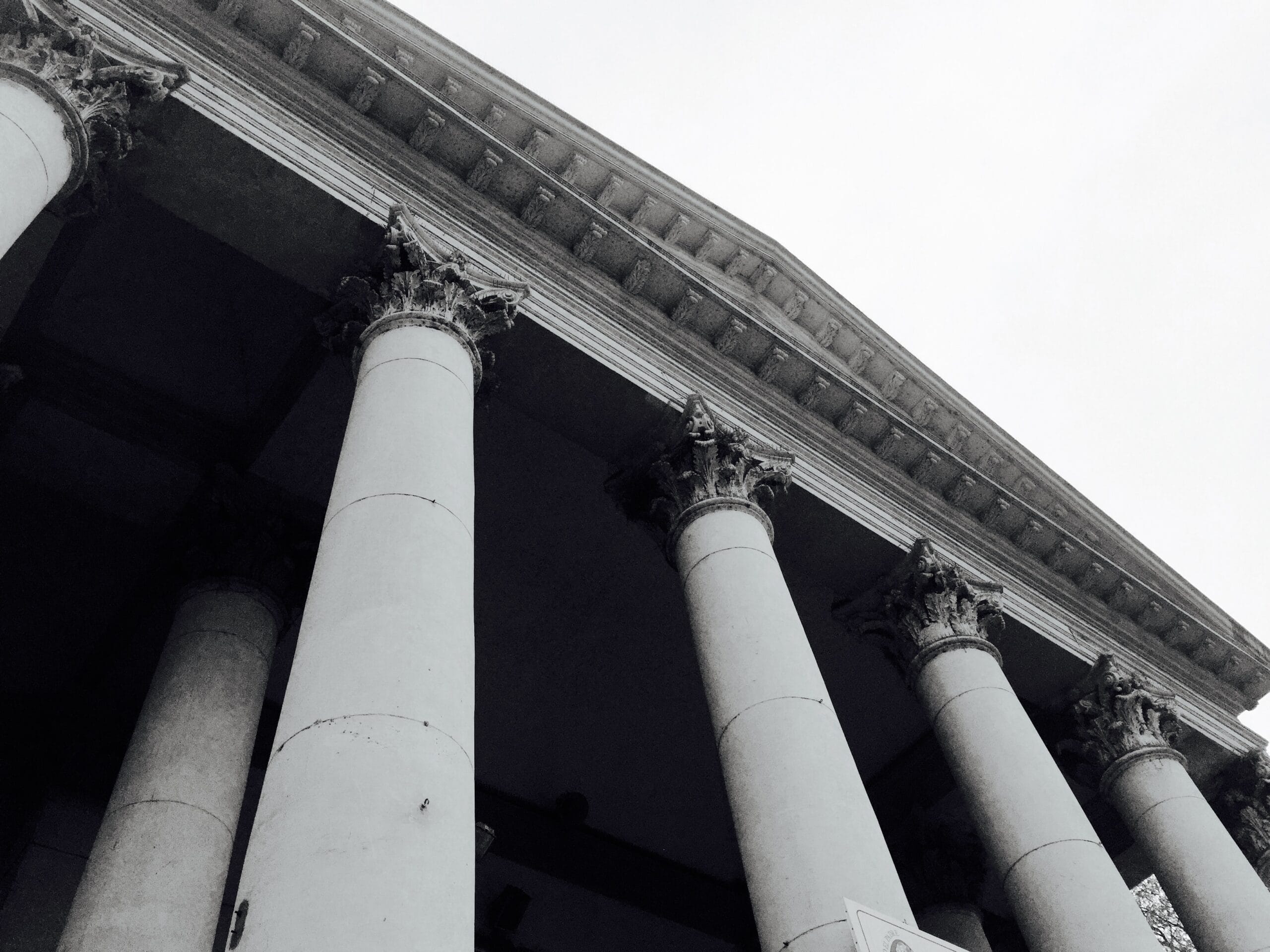 Detail of the portico columns of La Redonda, Belgrano. Photo: CarolMdza, Wikimedia Commons, CC BY-SA 4.0