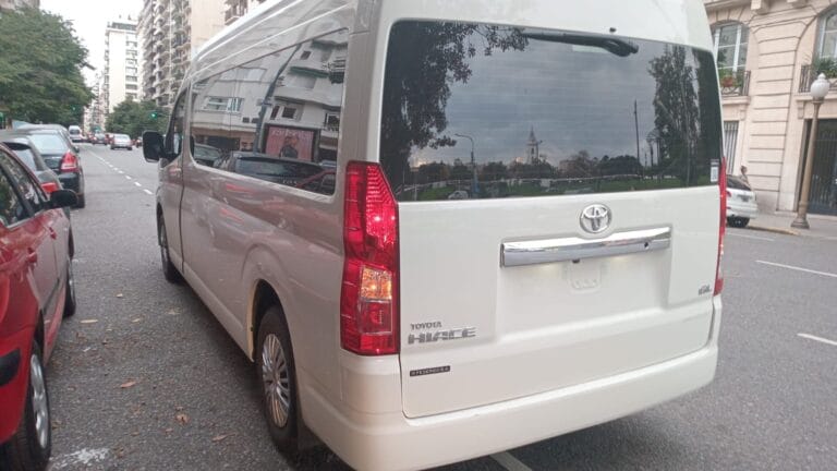 Buenos Aires Airport Transfer for Groups: Van or Minibus?